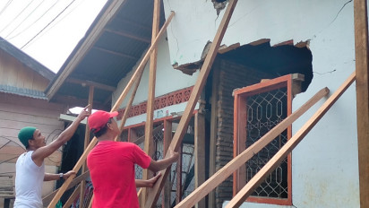Warga Korban Gempa Inisiatif Rubuhkan Rumah Secara Mandiri