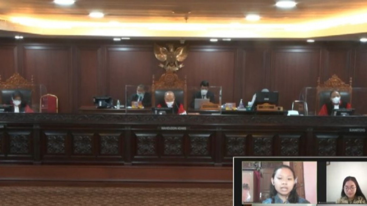 Seorang Pemuda Gugat UU Perkawinan Tentang Beda Keyakinan ke MK
            - galeri foto