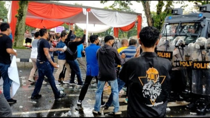 Simulasi Penanganan Demo Rusuh Akibat Kelangkaan Minyak Goreng di Salatiga