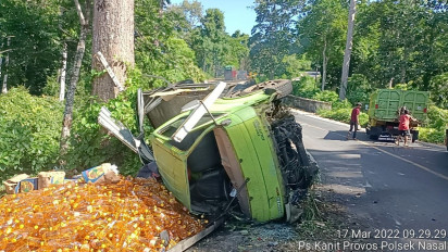 Rem Blong, Truk Muatan 8 Ton Minyak Goreng Terguling