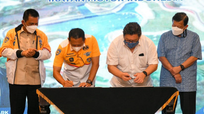 Jokowi Dianugerahi Bapak Otomotif Indonesia oleh Gubernur Kepri