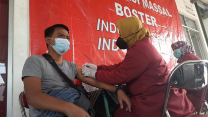 Kejar Target, Ratusan Pedagang Pasar di Boyolali Jalani Vaksinasi Booster