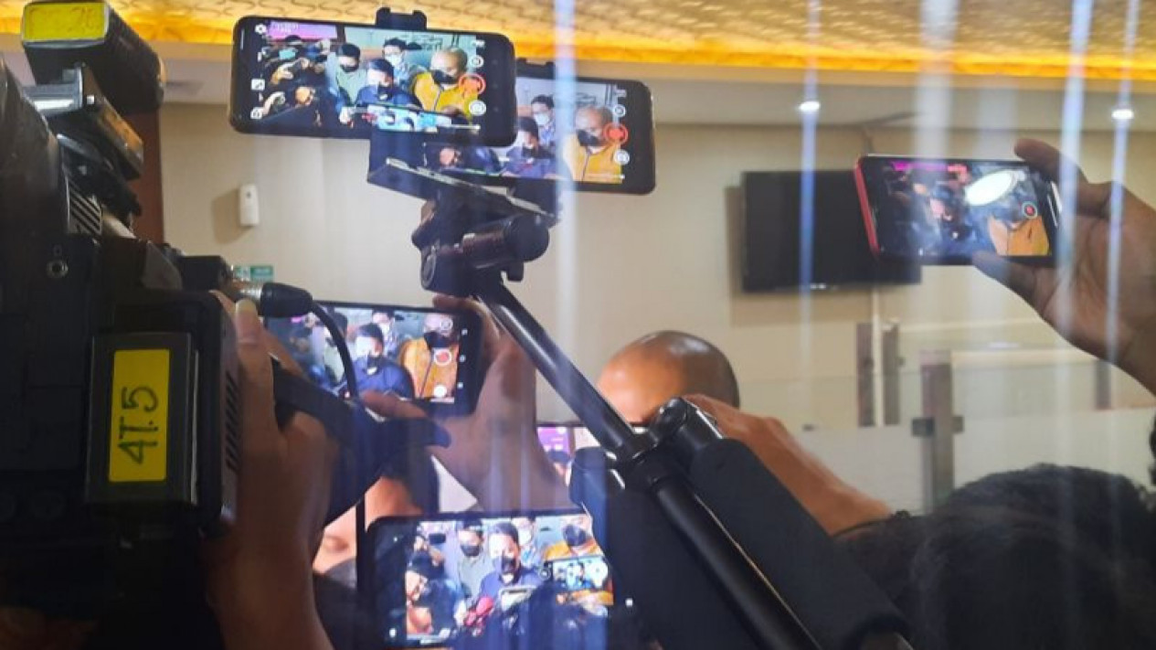 Polisi Dalami Transaksi Jual Beli Porsche Doni Salmanan
            - galeri foto