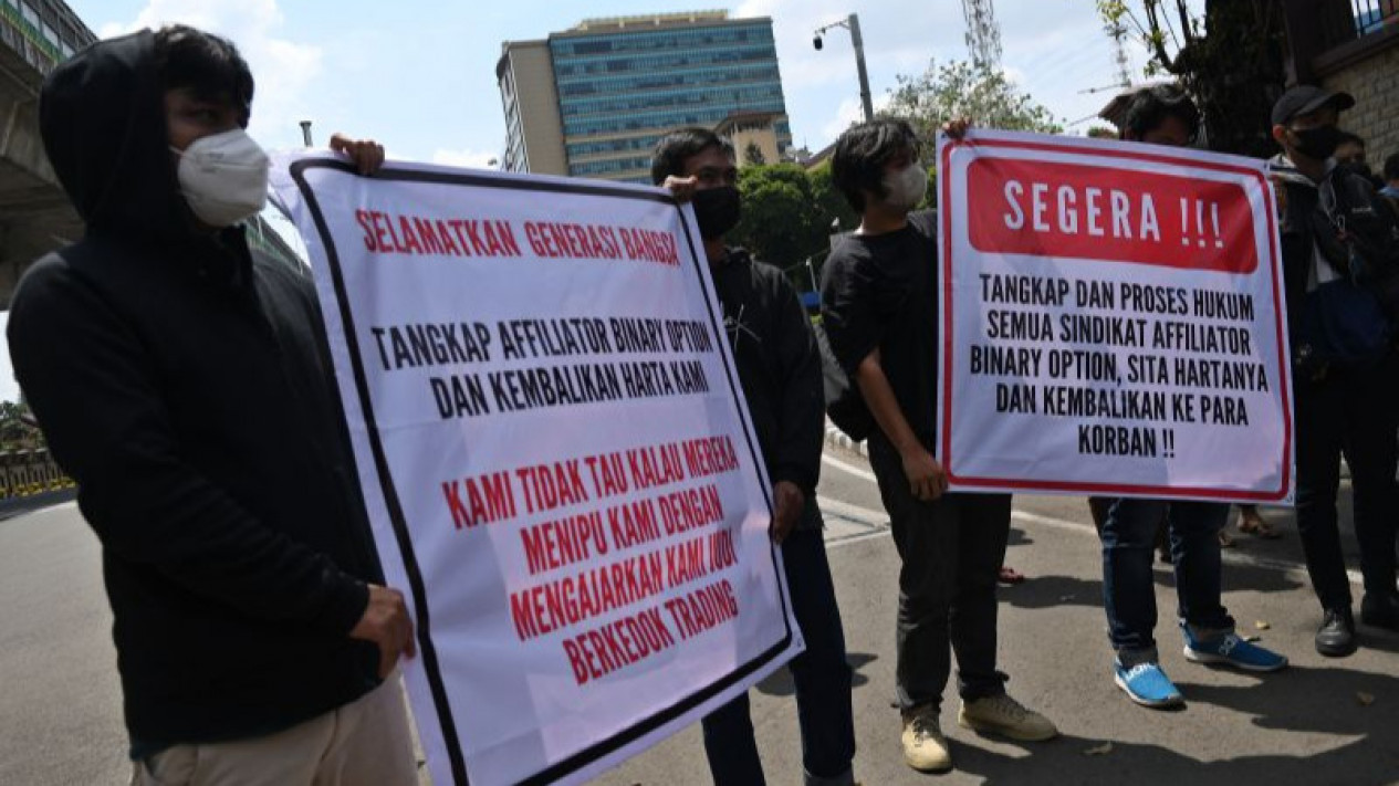 Bareskrim Periksa Crazy Rich Rudy Salim Soal Indra Kenz
            - galeri foto