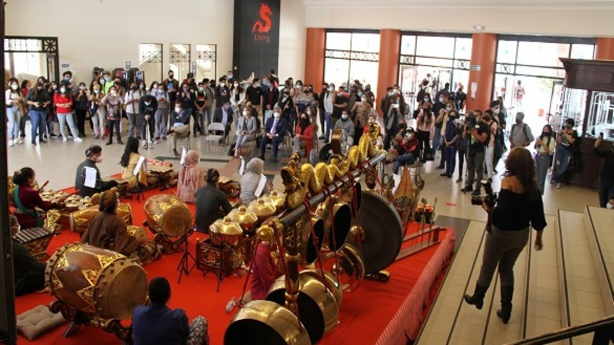 Gamelan Indonesia Diperkenalkan di Ekuador
            - galeri foto