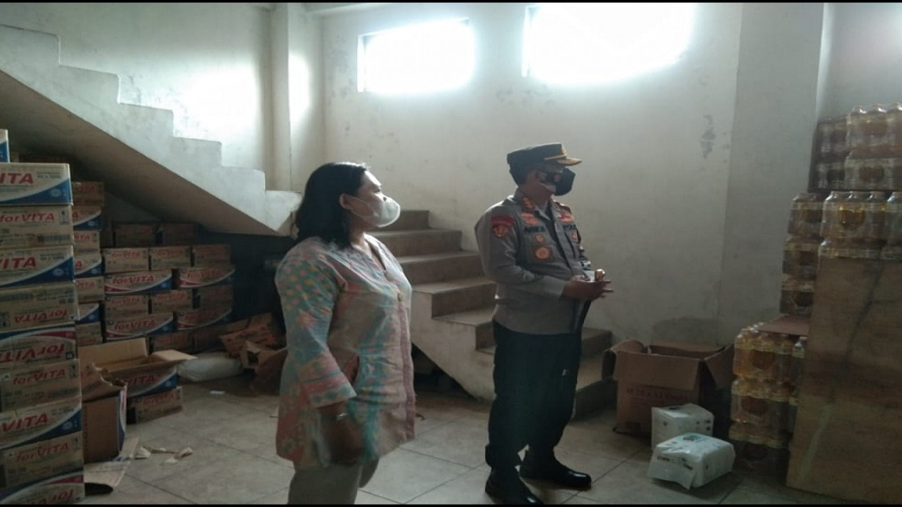 Antisipasi Kelangkaan, Kapolresta Yogyakara Cek Stok Minyak Goreng ke Distributor
            - galeri foto