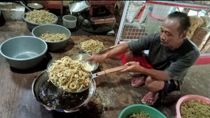 Harga Minyak Goreng Meroket, Pengusaha Keripik Di Banjarnegara Menjerit!