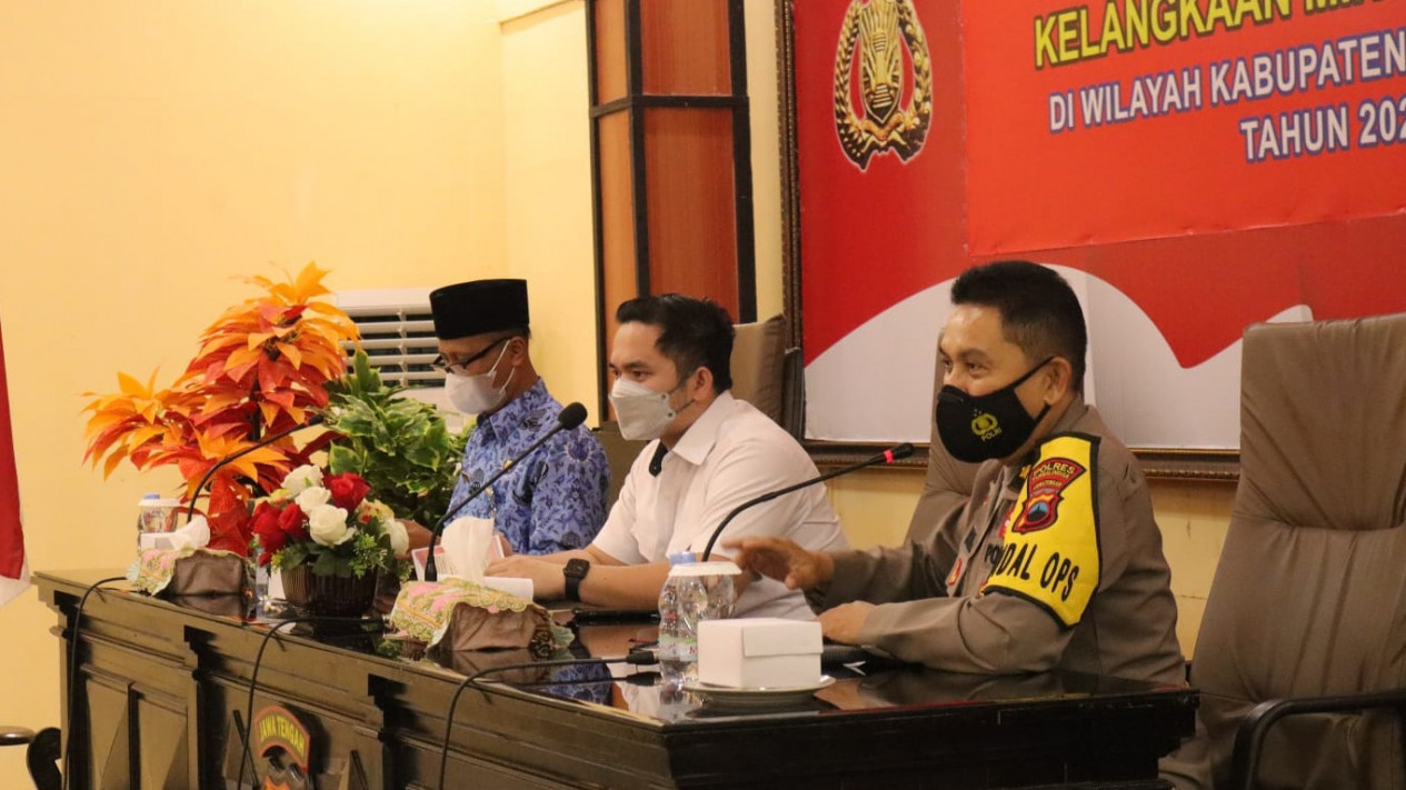 Hati-hati! Polres Purbalingga Akan Tindak Tegas Penimbun Minyak Goreng
            - galeri foto