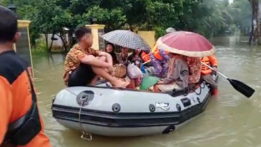 Hujan Kembali Turun, Banjir di Cilacap Kembali Naik sehingga Warga Terpaksa Dievakuasi