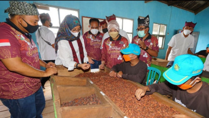 Seru, Melihat Lebih Dekat Proses Pengolahan Cokelat di Doesoen Kakao Banyuwangi