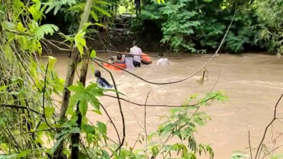 Mobil Berisi Satu Keluarga Terjun ke Sungai di Tana Toraja, Warga Berjibaku Selamatkan Korban