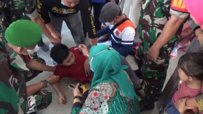 Seorang anak Pingsan Saat Antri Vaksinasi Berhadiah