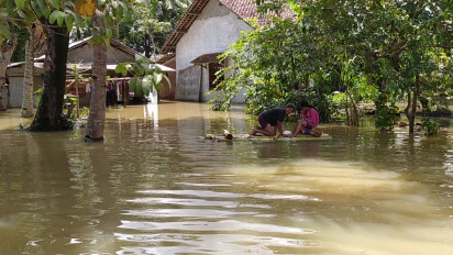 18.821 Warga Terdampak Banjir di Cilacap, Sebagian Telah Mengungsi