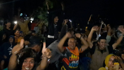 Bagas/Fikri Juara All England, Keluarga Bersorak-sorai dan Sujud Syukur Saat Acara Nonton Bareng