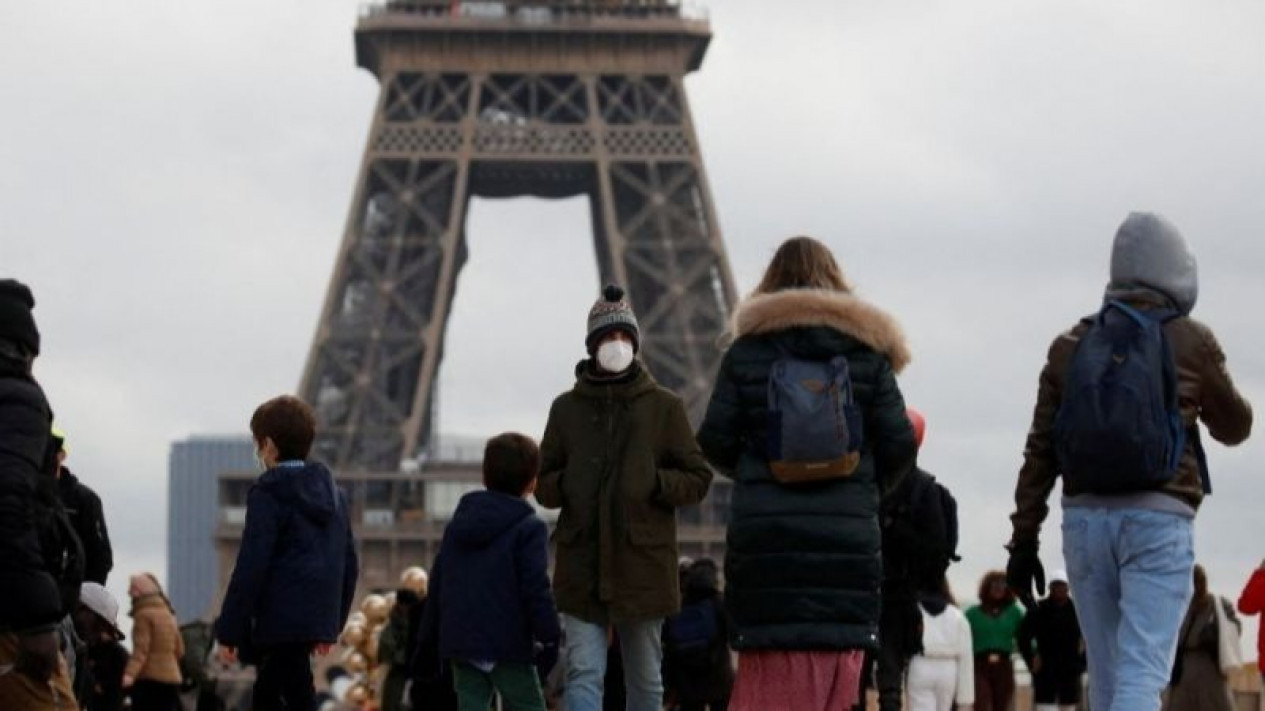 Setelah Prokes Dihapus, Kasus Covid-19 di Prancis Naik Lagi
            - galeri foto