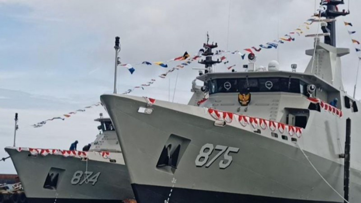 TNI AL Meluncurkan 2 Kapal Perang Buatan Anak Bangsa
            - galeri foto