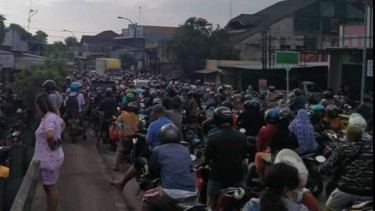 Perbaikan Jalan, Jalur Pantura Pati-Rembang Macet Parah