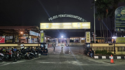 Heboh, Wanita Bercadar Tabrak Ruang SPKT Polresta Pematangsiantar