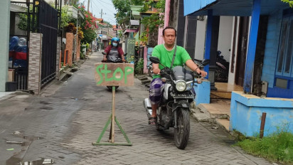 Duh! Akses Jalan Ditutup, Aktifitas Ekonomi Warga Tiga Desa di Gresik Terganggu