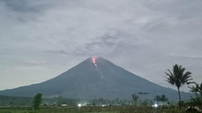Gunung Semeru Keluarkan 8 kali Letusan dan Guguran Lava Pijar Disertai Suara Gemuruh