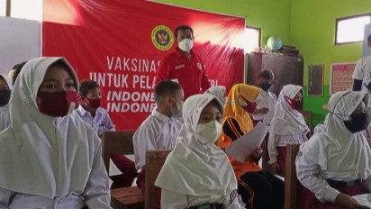 Percepat Cakupan Vaksinasi, BIN Daerah Jateng Gencarkan Vaksinasi Pelajar di Rembang