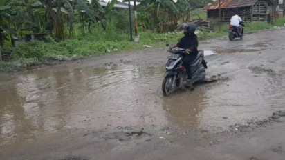 Jalan Alternatif Menuju KIM dan Tol Rusak Parah di Medan Deli