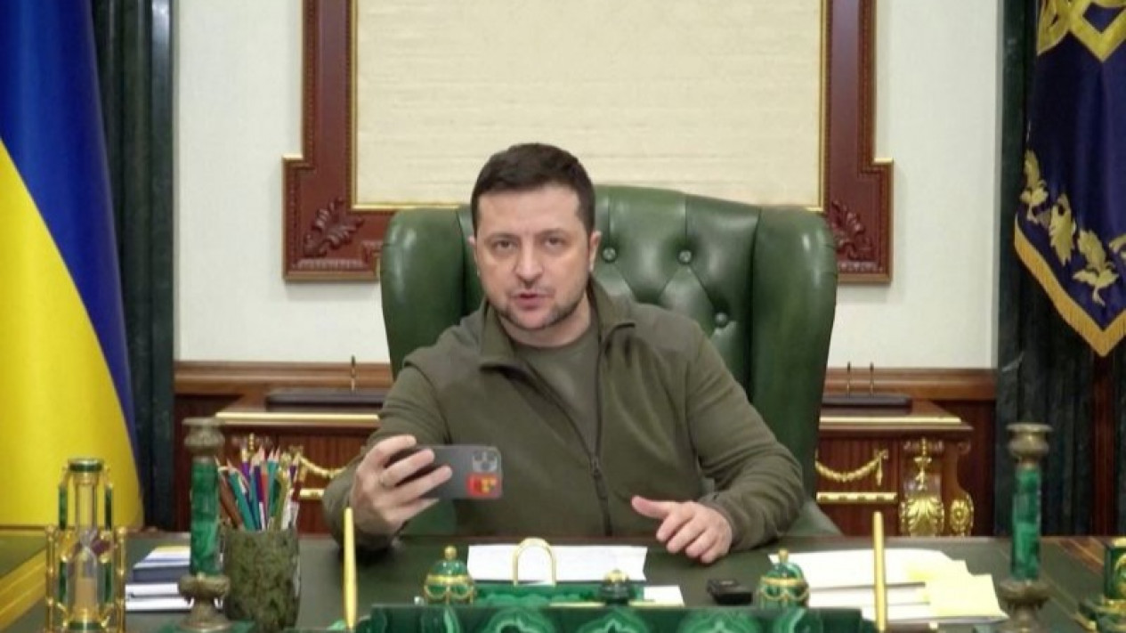 Perundingan Rusia-Ukraina, Zelenskyy: Berunding dengan Rusia Berat
            - galeri foto