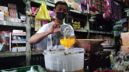 Jelang Ramadhan, Harga Minyak Goreng Curah di Kudus Masih Tinggi
