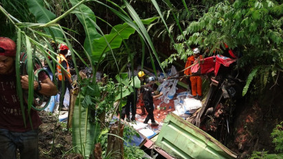 Truk Pengangkut Pupuk Terjun ke Jurang di Wonosobo, Dua Orang Tewas