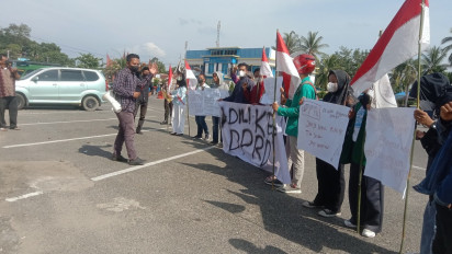 Datangi Kejari Sijunjung Mahasiswa Tuntut Dugaan Penyelewengan Oknum Dewan