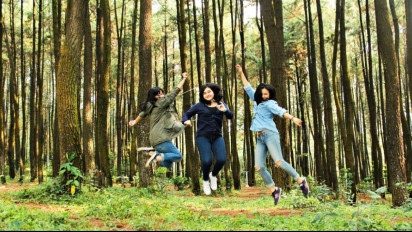 Libur Nataru 2025 Gak Usah Jauh-jauh, 5 Destinasi Wisata Alam Dekat Jakarta yang Bikin Otak Fresh: dari Curug-Pantai