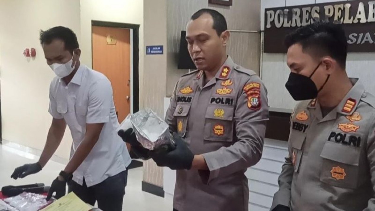 Ribuan Gram Sabu Diamankan Resor Pelabuhan Tanjung Priuk
            - galeri foto