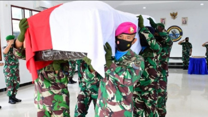2 Jenazah Anggota Marinir Korban Penembakan KKB Diterbangkan ke Kotanya