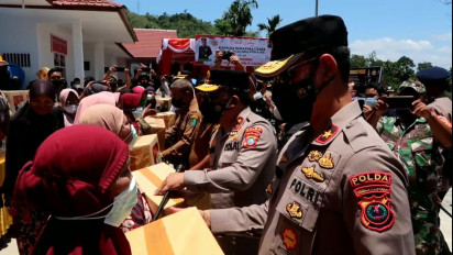 Resmikan RS Bhayangkara Tk IV Batang Toru, Kapolda Sumut Bagikan Sembako dan Gelar Vaksinasi