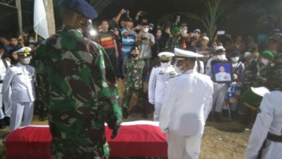 Danlantamal VI Makassar Pimpin Pemakaman Jenazah Lettu Anumerta Marinir Muhammad Iqbal