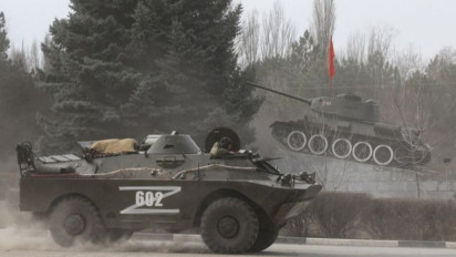 Tembakan Artileri Hantam Kamp Militer Rusia