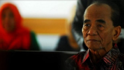 KPK Jemput Paksa Mantan Gubernur Riau Annas Maamun