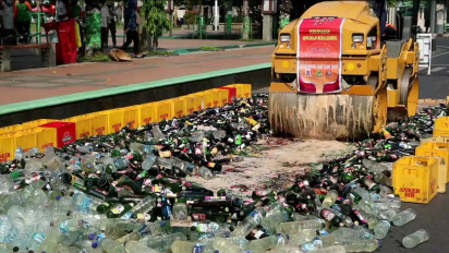 Jelang Ramadhan, Ribuan Botol Miras Dimusnahkan Satpol PP Kudus