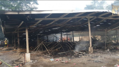 172 Kios Lenggang Jakarta di Monas Hangus Terbakar