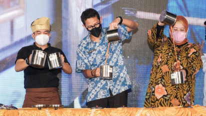 Bangkitkan Ekonomi, Sandiaga Buka Art Bazaar Ramadhan