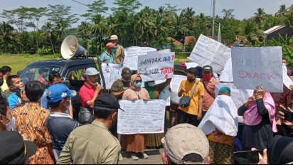 Perangkat Tak Kunjung Dilantik, Warga di Purbalingga Demo Kepala Desa