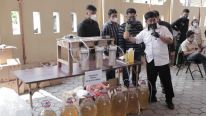 Jelang Ramadhan, Polda DIY Temukan Pabrik Rumahan Miras Ilegal Rasa Nanas