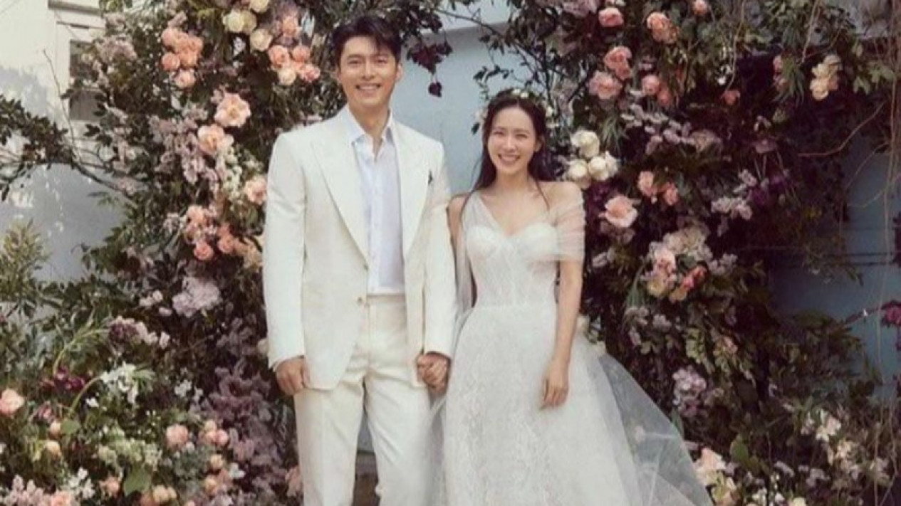 Hyun Bin dan Son Ye Jin Resmi Menikah
            - galeri foto