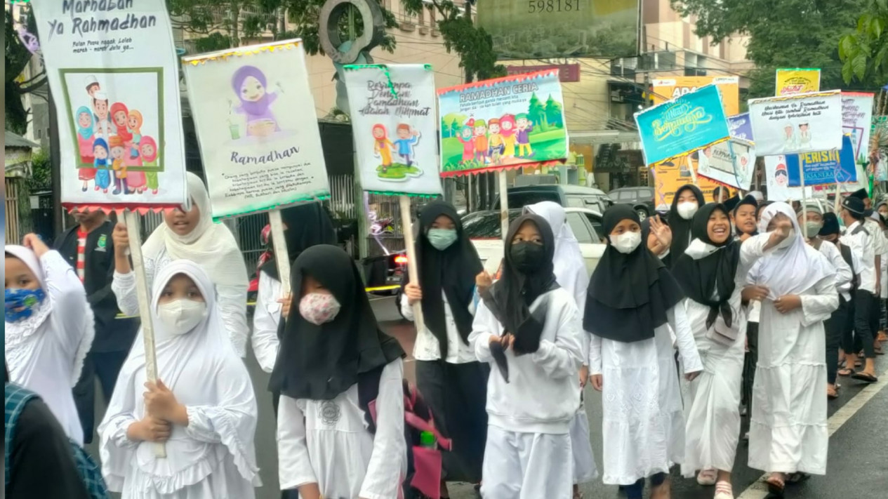 Ini Cara Ratusan Santri di Batu Sambut Gembira Datangnya Ramadan
            - galeri foto