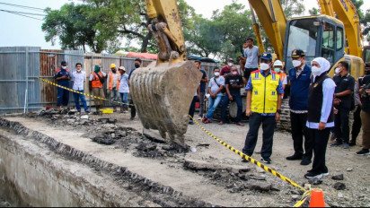 Jembatan Ngaglik Lamongan Ambles, Gubernur Jatim Ingin Pastikan Pengiriman Logistik Tidak Tersendat
