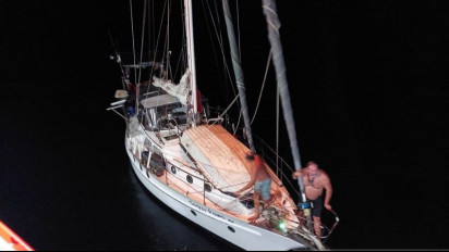 Mati Mesin, Tim SAR Evakuasi Kapal Angkut Warga Australia