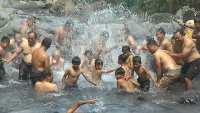 Sambut Ramadhan, Begini Keseruan Tradisi Padusan di Sungai Tempur Lereng Gunung Muria