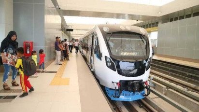 Penumpang LRT Sumsel Boleh Makan di Kereta saat Berbuka Puasa 