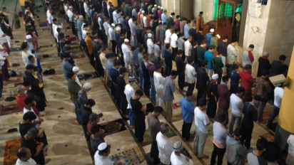 Masjid Raya Bandung Gelar Tarawih