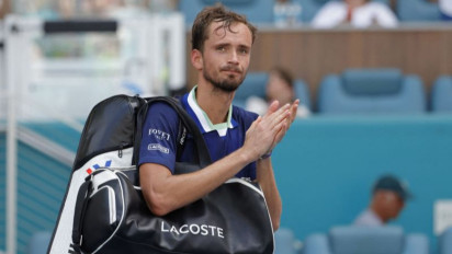 Daniil Medvedev Absen Hingga Dua Bulan Untuk Operasi Hernia